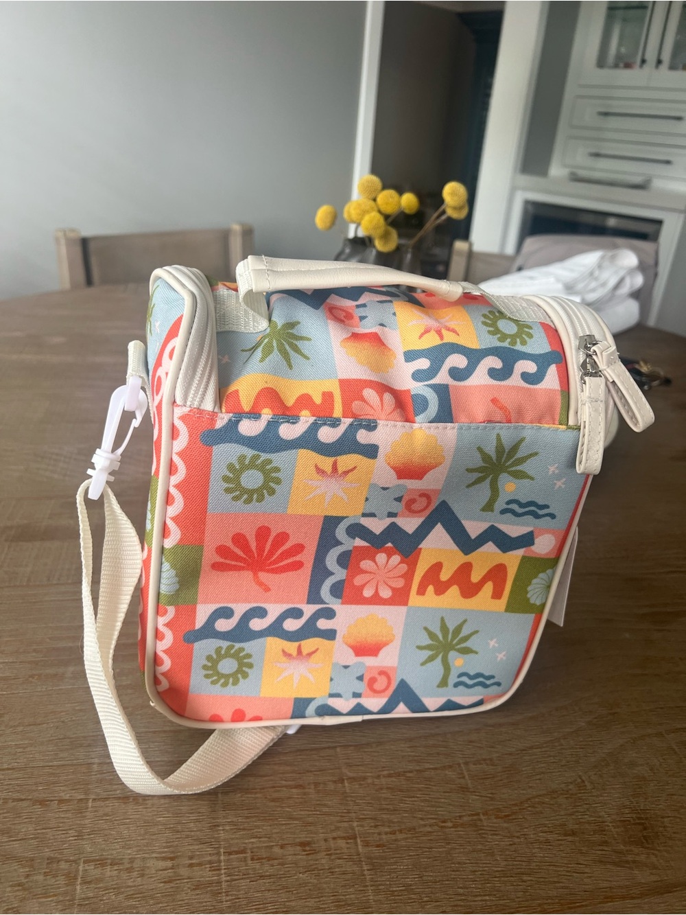 Ollie & Olivia Insulated Cooler Bag Women's Multicolor Patterned Crossbody Bag - Picture 3 of 3